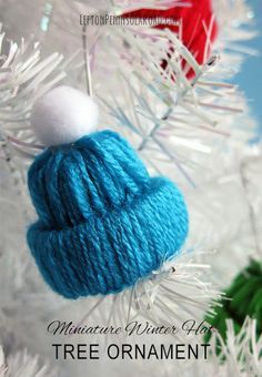 How adorable! These Mini Winter Hat Ornaments for your Christmas Tree are fun craft activities you can make with the kids! Easy To Make Christmas Ornaments, Jul Diy, Yarn Hats, A White Christmas, Christmas Ornaments Homemade, Christmas Ornament Crafts, Christmas Ornaments To Make, Ornament Crafts, Winter Crafts