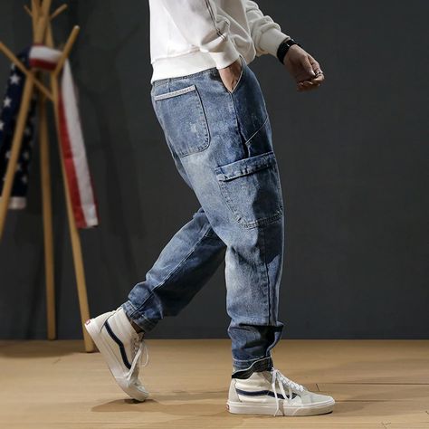 Blue Joggers Men Outfit, Japanese Fashion Men, Joggers Men Outfit, Cargo Jeans Men, Denim Jeans Ideas, Joggers Jeans, Hip Hop Joggers, Japanese Mens Fashion, Funky Pants