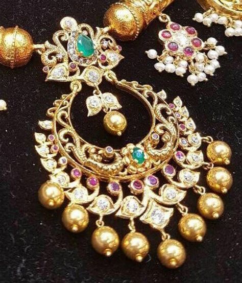 Chandbali Earrings Gold Latest Designs, Chandbali Necklace Set Gold, Latest Earrings Design Indian Gold, Chandbali Earrings Gold Latest, Gold Chandbali Earrings, Chandbali Earrings Gold, Chand Bali, Bridal Jewelry Sets Brides, Wedding Jewelry Sets Bridal Jewellery