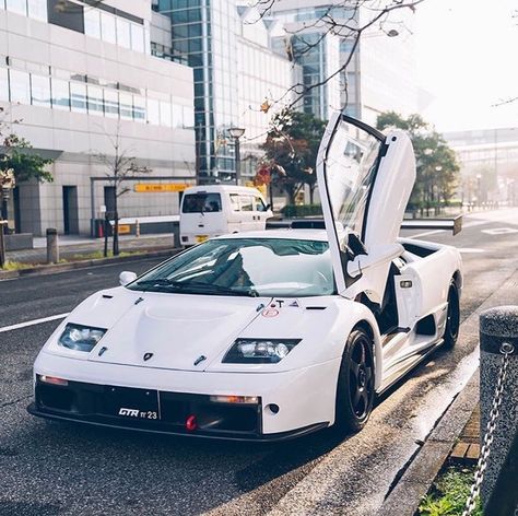 Classic Cars - Photo & blog on Instagram: “White Diablo GTR 🤍. • ©️ @qiuyangphoto  #panzetadrivers #lamborghini #lamborghinidiablo #lamborghiniclub #lamborghinis #italiancars…” Foto Cars, Bmw Classic Cars, Street Racing Cars, Power Cars, Italian Cars, Car Photos, Ford Trucks, Exotic Cars, Sport Cars