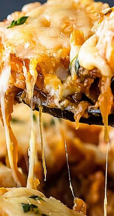 French Onion Soup Casserole - filled with caramelized onions, crunchy baguettes, and plenty of cheese. It tastes just like the soup, but in an easy to make weeknight dinner! French Onion Soup Casserole, Onion Soup Casserole, French Onion Casserole, Onion Casserole, French Onion Soup Recipe, Soup Appetizers, The Cookie Rookie, Cookie Rookie, Dinner Appetizers