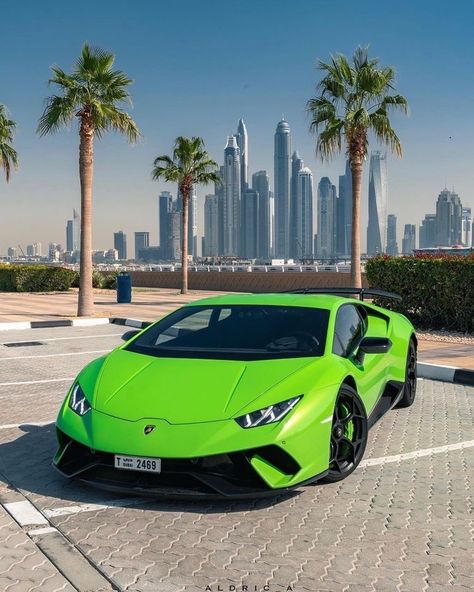 Green Lamborghini, Best Lamborghini, Carros Lamborghini, Aventador Lamborghini, Sports Car Wallpaper, Luxurious Cars, Lamborghini Cars, Super Luxury Cars, Fancy Cars