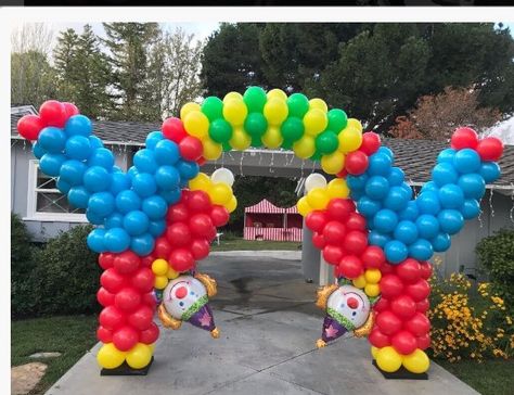 Carnival Themed Balloons, Carnival Balloon Columns, Circus Theme Balloon Garland, Carnival Balloon Decorations, Circus Balloon Garland, Carnival Balloon Arch, Carnival Balloons, Twist Balloons, Clown Decor