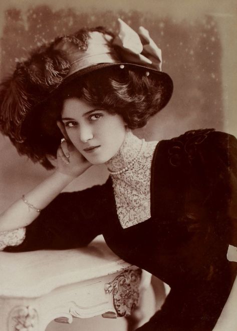 Lily Elsie, Portrait Vintage, Old Photography, Look Retro, Gibson Girl, Foto Tips, Victorian Women, Old Fashion, Edwardian Era