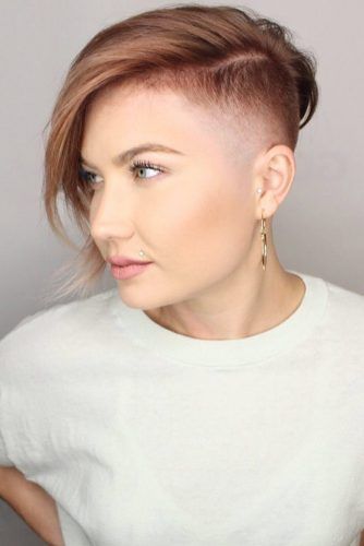 Best Short Hairstyles for Round Faces to Emphasize Your Beauty ★ See more: http://lovehairstyles.com/short-hairstyles-for-round-faces/ Short Undercut Hairstyles For Women, Short Undercut Hairstyles, Short Undercut, Undercut Styles, Undercut Women, Short Hair Undercut, Edgy Short Hair, Short Hair Styles For Round Faces, Linda Evangelista