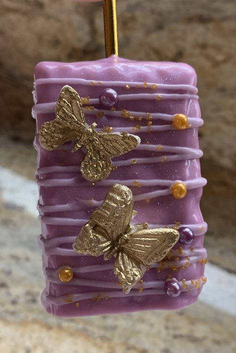 Butterfly decorated rice krispie treats Purple Rice Crispy Treats, Rapunzel Rice Krispie Treats, Butterfly Rice Crispy Treats, Butterfly Rice Krispie Treats, Encanto Rice Krispies, Butterfly Deserts, Encanto Rice Crispy Treats, Purple Rice Krispie Treats, Quinceanera Treats