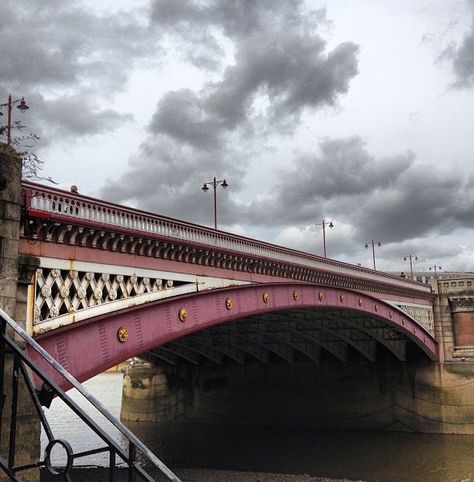 Blackfriars Bridge, London Institute, Jem Carstairs, Tessa Gray, Will Herondale, Cassie Clare, Infernal Devices, London Places, The Infernal Devices