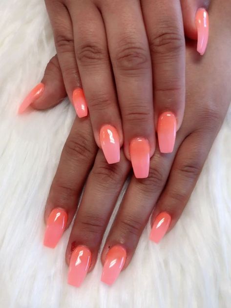 Holiday Nails Summer 2023 Coral, End Of Summer Dip Nails, Uñas Color Coral, Coral Pink Nails, Summer Holiday Nails, Orange Ombre Nails, Cute Nail Colors, Orange Nail Designs, Trending Nails