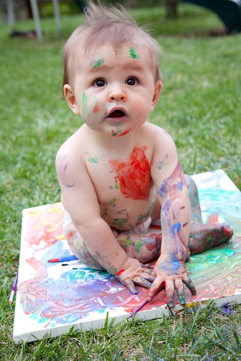 We saw this idea and had to recreate it.  9 month baby painting while sitting on canvas. Messy Baby, Art Cake, Baby Photoshoot Boy, Baby Boy Photography, Baby Painting, Baby Boy Photos, Birthday Photography, Foto Baby, Changing Bag