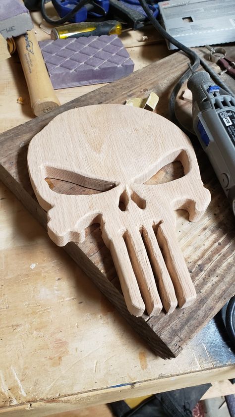 Wooden Skull Carving, Skull Punisher, Wooden Skull, Bird Houses Ideas Diy, Punisher Skull, Laser Engraved Ideas, Tree Carving, Wood Burning Patterns, Wood Shop Projects