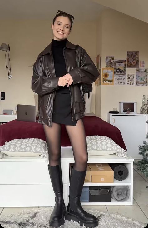 Brown Jacket Outfit, Brown Leather Jacket Outfit, Womens Leather Jacket Outfit, Suede Jacket Outfit, Moda Grunge, Tone Skin, Jacket Outfit Women, Japan Outfit, Lined Leggings