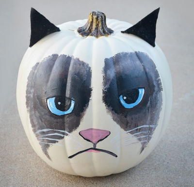 Grumpy Cat Painted Pumpkin Grumpy Cat Birthday, Grumpy Cat Christmas, Crazy Thoughts, Gifts Quotes, Creative Pumpkin Painting, Pumpkin Diy, No Carve Pumpkin Decorating, Pumpkin Decorating Contest, Holiday Swag