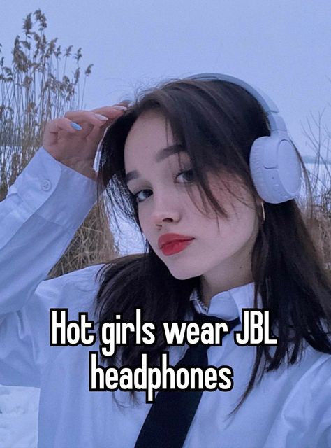 Black Jbl Headphones Aesthetic, Jbl Headphones Outfit, Jbl Headphones Aesthetic, Bose Headphones Aesthetic, Abby Core, Headphones Jbl, Slay Whispers, Headphone Outfit, Headphones Aesthetic