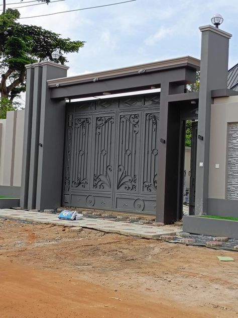 Boundary Wall Fence Design, Boundary Wall And Gate Design, Front Wall Design Of House With Gate, Gate Canopy Design, Front Fence Ideas, Boundary Wall Design Exterior, Compound Wall Gate Design, House Front Gate, Best Exterior House Paint