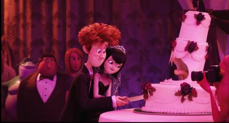 Hotel Transylvania 2 opening - cake monster Hotel Transylvania Wedding, Mavis Y Johnny, Hotel Transylvania Jonathan, Hotel Transylvania 2, Hotel Transylvania, Aesthetic Template, Cartoon Movies, Dark Room, Splatoon