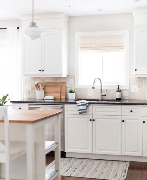 Pale Oak by Benjamin Moore: Color Review+ 21 Real Homes That Use It! Pale Oak Kitchen, Kitchen Window Ideas Modern, Pale Oak Benjamin Moore, Kitchen Window Dressing, Farmhouse Kitchen Window, Valance Tutorial, Simple Farmhouse Kitchen, Small Kitchen Window, Moore Kitchen