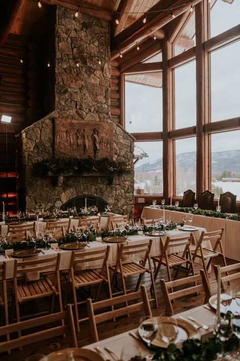 Cabin Reception Wedding, Mountain Wedding Destinations, December Mountain Wedding, Mountain Home Wedding, Wedding Venues Winter, Snow Wedding Reception, Mountain Wedding Party, Winter Colorado Wedding, Mountain Wedding Reception Decor