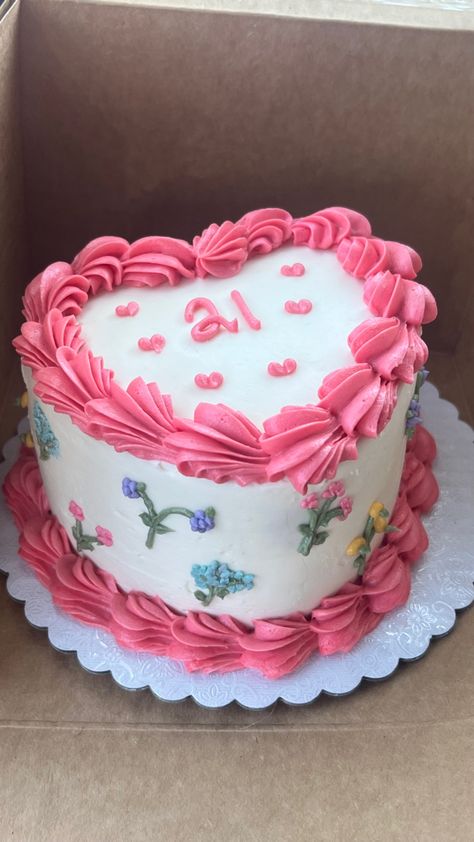 21st Birthday Cake Aesthetic, 21st Bday Cake, Birthday Cake Aesthetic, Aesthetic Hearts, Heart Birthday Cake, 20 Birthday Cake, Cake Floral, Vintage Birthday Cakes, 21st Cake