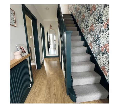 Landing Wallpaper, Stairway Wallpaper, Hallway Wallpaper Ideas, Edwardian Hallway, Staircase Wallpaper, Stairs And Hallway Ideas, House Renovation Design, Wallpaper Stairs, Hall Stairs