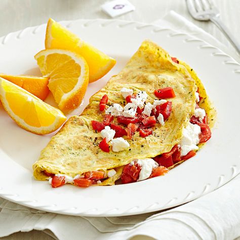 Red Pepper Omelet Cheese Omelet, Omelets Recipe, Sweet Bell Peppers, Omelette Recipe, Cooking For A Crowd, Breakfast On The Go, Vegetarian Breakfast, Low Carb Breakfast, Perfect Breakfast