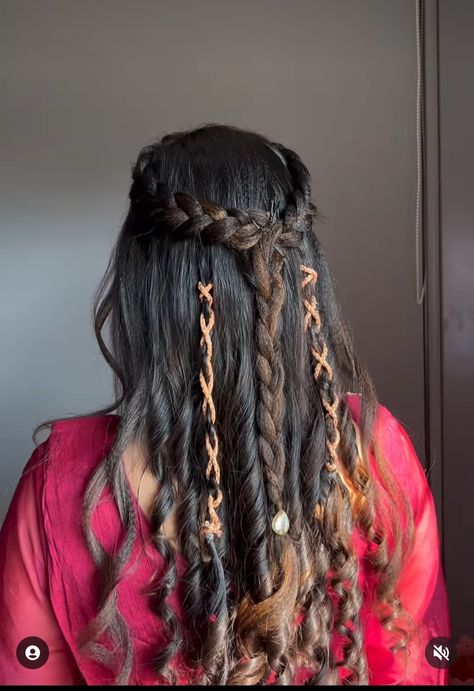 Garba Hairstyles, Hairstyle With Suit, Garba Dress, Navratri Garba, Easy Hairstyles For Thick Hair, Hand Painted Necklace, Hairstyles Indian, Actress Hairstyles, Easy Hairstyles For Medium Hair