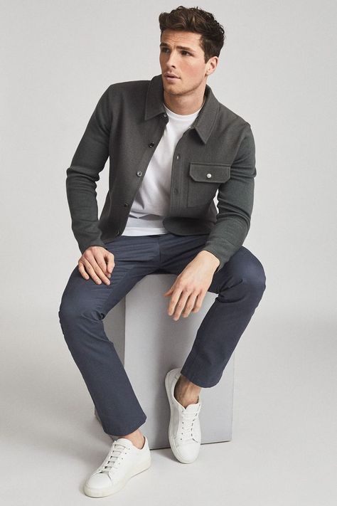 #MensFashion #MensStyle #MensOutfit #MensWear #MensClothing #MensAccessories #MensOOTD #MensInspiration #MensStreetStyle #MensFashionBlog Outfit Hombre Casual, Chinos Men Outfit, Mens Business Casual Outfits, Chique Outfit, Smart Casual Men, Air Force Blue, Men Trousers, Slim Fit Chinos, The Pitch