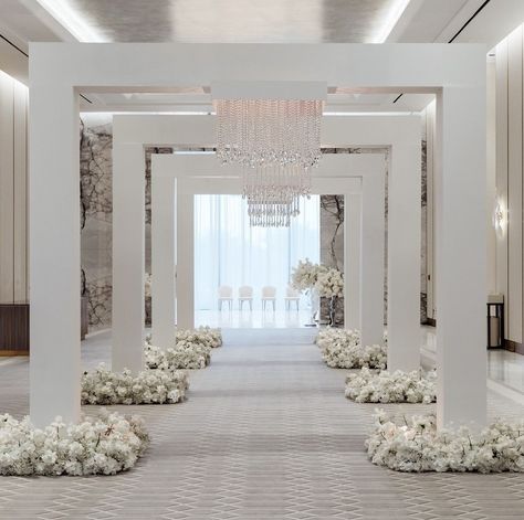 White Party Decor, Bridal Decor, Autumn Weddings, Entrance Gate, Dubai Wedding, Gold Party Decorations, Bridal Decorations, Luxury Weddings, Romantic Decor