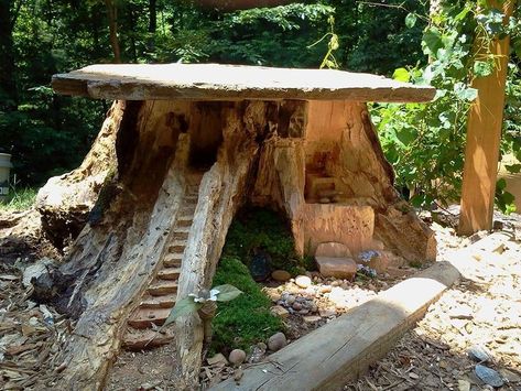 Tree Stump House, Stump House, Shed Inspiration, Cheap Christmas Trees, Tree Stump Planter, Garden Escape, Garden Globes, Picture Tree, Fairy Home