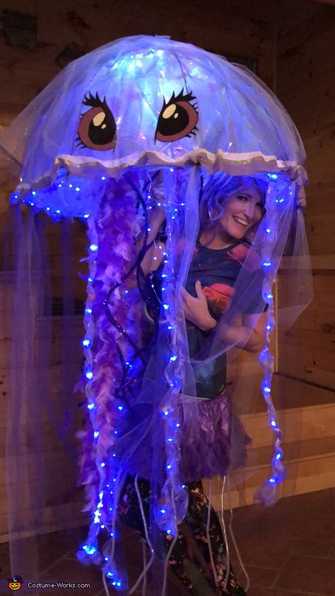 Natasha: I work at an elementary school and we have Halloween parties every year. Our fourth grade teachers decided to dress as jellyfish. I was excited because I love jellyfish! I... Jellyfish Halloween Costume, Jellyfish Halloween, 3 People Halloween Costumes, Funny Group Halloween Costumes, Diy Jellyfish, Jellyfish Costume, Diy Couples Costumes, Fish Costume, Halloween Costumes To Make