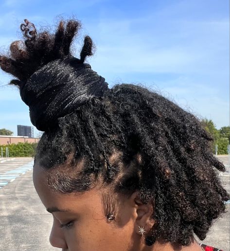 Loc Pineapple, Headwrap Ideas, Style Dreadlocks, Short Loc Styles, Pineapple Bun, Short Locs, Starter Locs, Loc Journey, Loc Styles