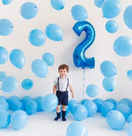 Balloons Photoshoot, Birthday Photoshoot Ideas Boys, Boy Birthday Pictures, 2nd Birthday Pictures, 2nd Birthday Photos, Birthday Photoshoot Ideas, Birthday Balloons Pictures, 2nd Birthday Boys, Balloon Pictures