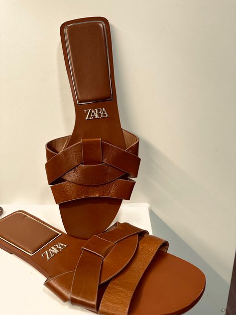 #musthaves #zara #zaraoutfit #zarahaul #zarafootwear #flats #comfort #summerstyle #summervibes #summer #brown #brownfit Zara Haul, Summer Brown, Zara Flats, Brown Fits, Zara Outfit, Summer Essential, Summer Essentials, Summer Vibes, Summer Fashion