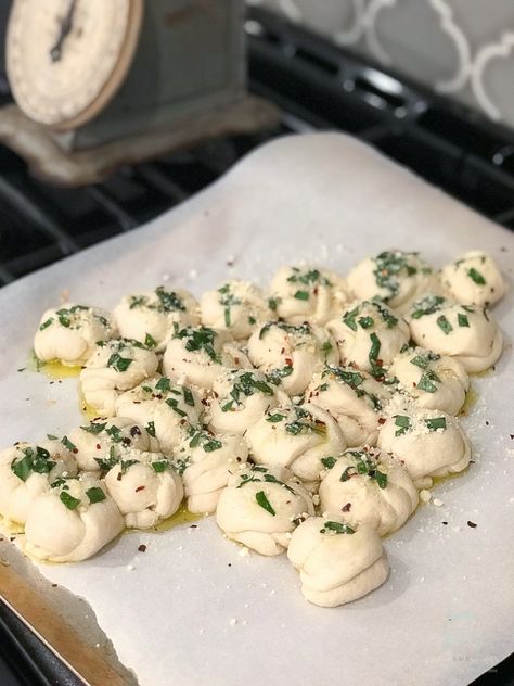 Tree Pull Apart Bread, Christmas Tree Pull Apart Bread, Christmas Tree Bread, Appetizer Christmas, Bread Christmas, Pull Apart Garlic Bread, Bread Garlic, Traditional Christmas Food, Christmas Appetizers Easy