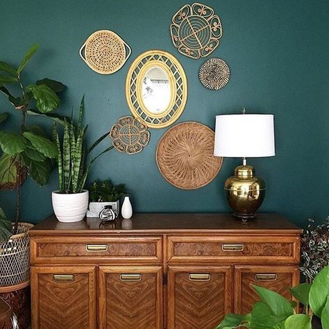 I love the teal and dark mahogany colour combo in this picture, complete with wicker accessories #melaniejadedesigns #teal #livingroom Dark Green Living Room, Tv Setup, Teal Living Rooms, Jade Design, Green Dining Room, Gold Living Room, Green Walls, Living Room Green, Green Rooms