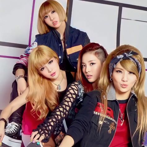 2ne1 Group Photo, Heart Photoshoot, Korean Group, Group Photo, Yg Entertainment, Boy Groups, Girl Group, Black Pink, Pink