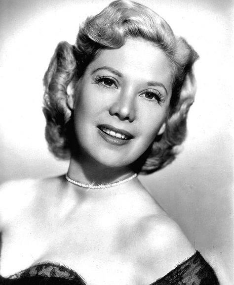 Dinah Shore - Wikiwand 1940s Movies, Buttons And Bows, Dinah Shore, Jack Lemmon, Davy Crockett, Groucho Marx, Ella Fitzgerald, Bing Crosby, Tina Turner