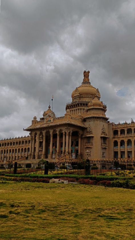 Cubbon Park, Places To Visit