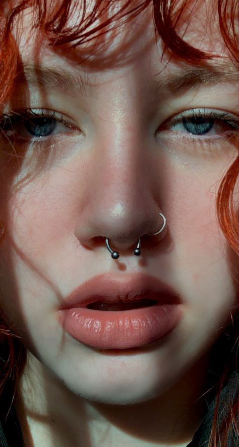 Septum Nose Ring Combo, Blue Eye Red Hair, Red Hair Barbie, Doe Eye Makeup, Cute Nose Piercings, Nose Ring Jewelry, Jeans Girl, Septum Nose Rings, Piercing Septum