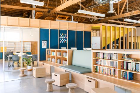 Bookstore Design, School Library Design, Kindergarten Interior, Classroom Interior, Bibliotheque Design, Campus Design, School Interior, Kids Library, Interior Design Photos