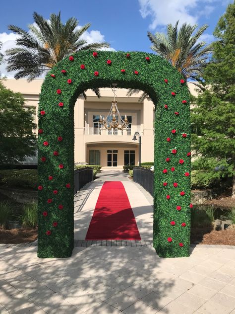 We were asked by Create Event Design to create a boxwood hedge arch entryway and specialty foliage for an Alice in Wonderland themed event at the Waldorf Astoria Orlando at Signature Island. We added topiaries with splatter paint roses on the foliage and designed silhouettes with the Alice theme. FED went mad decorating as Alice said, “We are bonkers but all the best people are!” @CreateEventDesign #FloridaEventDecor #eventmanagement #eventplanning #eventsindustry #CorporateEvents Rose Hedge, Paint Roses, Arch Entryway, Boxwood Hedge, Wonderland Theme, Alice In Wonderland Theme, Splatter Paint, Waldorf Astoria, Topiaries