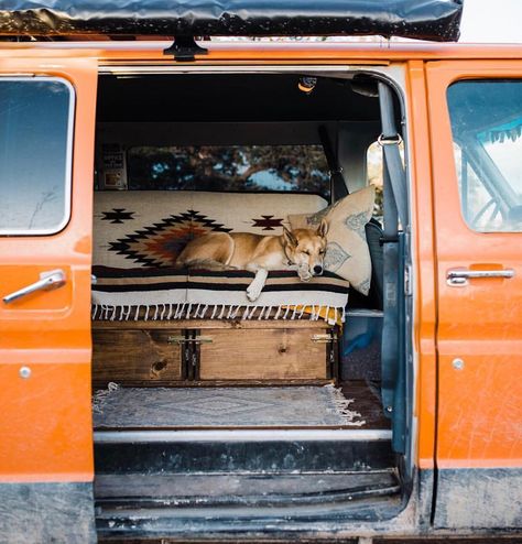 1,624 Likes, 73 Comments - Van Conversion Company (@advanture.co) on Instagram: “Get busy cooking breakfast in nature with a pull out kitchen! 📷: @kris_lunning” Diy Van Interior, Camper Beds, Cooking Breakfast, Camper Van Life, Van Ideas, Van Interior, Minimal Classic, Camper Vans, Rv Camper