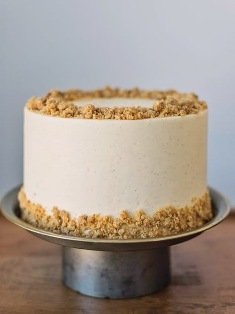 My new French Apple Pie Cake is made up of apple cider cake layers with shortbread frosting, apple pie filling, a streusel crumble and vanilla buttercream. #cakebycourtney #applepiecake #piecake #thanksgivingcake #frenchapplepie #frenchapplepiecake #applepie French Apple Pie, Apple Cider Cake, Cider Cake, Cake By Courtney, Pecan Pie Cake, Apple Pie Cake, Pumpkin Pie Cake, Thanksgiving Cake, Apple Spice Cake