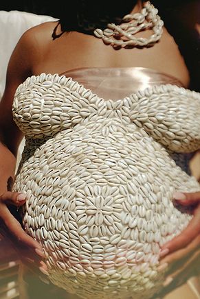 Belly Cast Ideas Pregnancy, Belly Cast Ideas, Pregnancy Belly Cast, Belly Cast Decorating, Maternity Shoot Outfit, Belly Casting, Black Motherhood, Cute Pregnancy Pictures, Maternity Photography Poses Couple