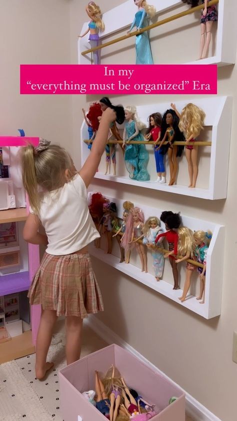 Barbie Toys Organization Ideas, Barbie Playroom, Barbie Organization Ideas, Barbie Storage Ideas, Barbie Storage, Barbie Organization, Xare, Nicki Minaj Barbie, Home Daycare