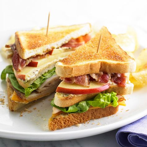 Our Favorite Sandwiches Fresh Apple Recipes, Turkey Easy, Club Sandwich Recipes, Turkey Sandwich, Club Sandwich, Turkey Bacon, Leftover Turkey, Soup And Sandwich, Idee Pasto Sano