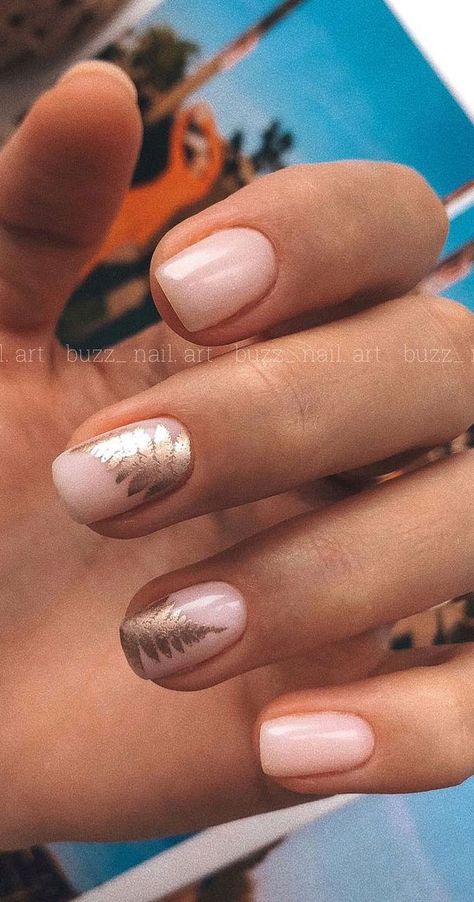 45. Nude Pink Nails With Metallic Leaves A stunning and stylish nail idea. The nails are a light nude shade on short nails. Two nails are accented... Light Pink Nails With Design, Nude Pink Nails, Wicked Nails, Hawaii Nails, Nailart Ideas, Sophisticated Manicure, Russian Manicure, Pink Nail Colors, Nail Designs Ideas