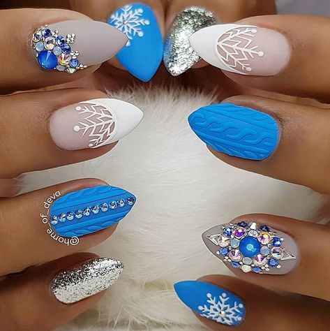 Holiday Nails Acrylic, Blue Holiday Nails, Nagellack Trends, Stiletto Nails Designs, French Nail Designs, Blue Nail Designs, Super Nails, Christmas Nails Acrylic, Ideas Nails