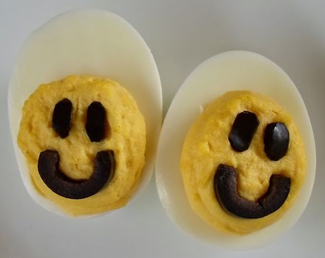 Happier Than A Pig In Mud: Smiley Face Deviled Eggs Smiley Face Party, Smile Birthday, Dude Birthday Party, Dude Food, Bbq Baked Beans, Pig In Mud, Football Appetizers, Pear Pie, One Happy Dude