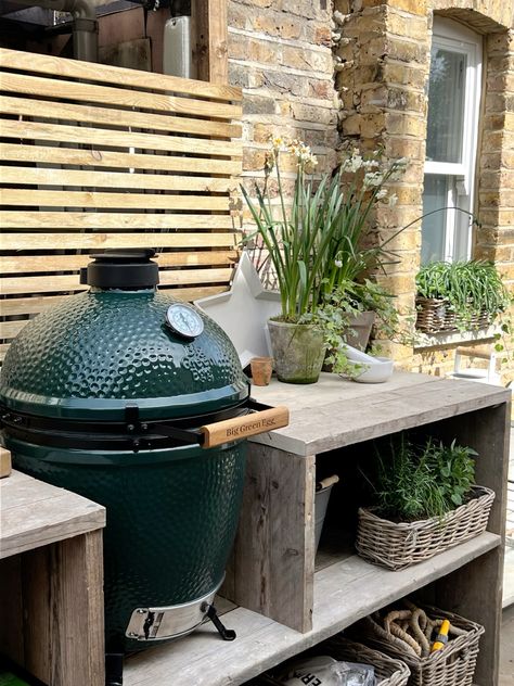 Big Green Egg BBQ built in Green Egg Bbq Outdoor Kitchens, Outdoor Kitchen Big Green Egg, Big Green Egg Inspired Recipes, Big Green Egg Outdoor Kitchen, Green Egg Bbq, Bbq Area, Big Green Egg, Atlanta Homes, Green Eggs