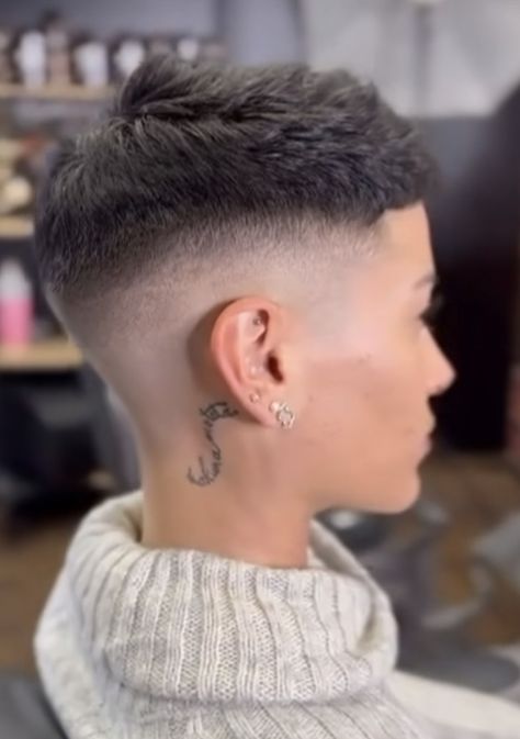 Queer Fade Haircut, Buzzcut Fade Women, High Fade Women Haircut Short, French Crop Women Hair, High Fade Haircut Women, Faded Buzzcut For Women, Pixie With Short Sides, Low Taper Fade Haircut Women, Skin Fade Haircut Women